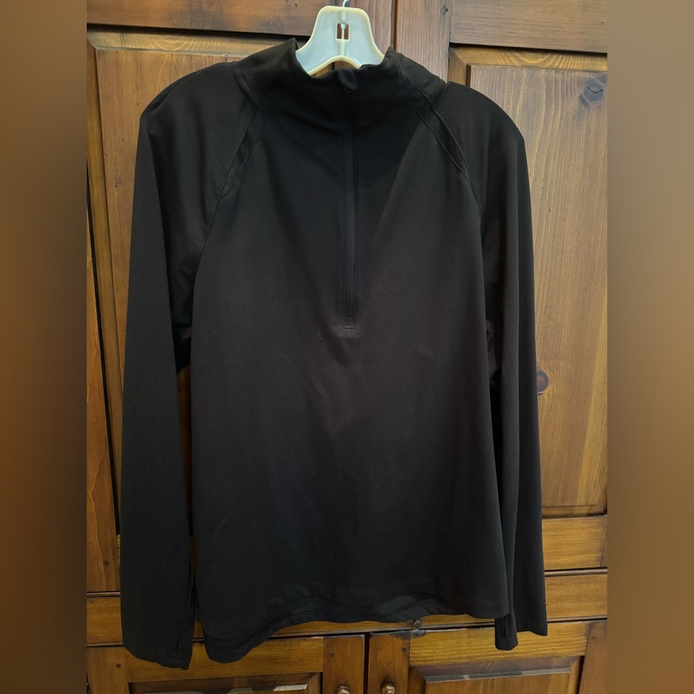 Layers XL Black Long Sleeve 1/4 Zip Pullover. Lightweight with venting. NWOT